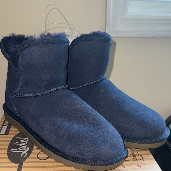 Kirkland Signature Navy Shearling Boots - Picture 1 of 11